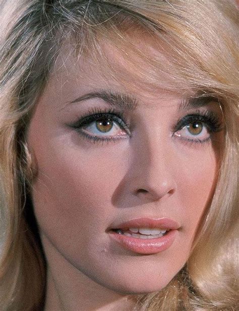 20 Best Makeup Looks Of The ‘60s Шэрон тейт Знаменитости Актрисы