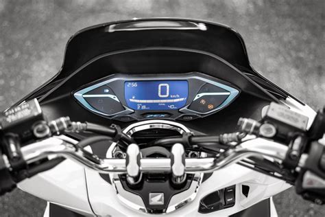 Honda PCX 160 terceira geração chega mais força