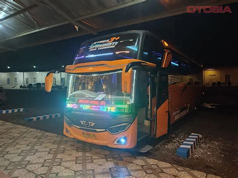 Potret Gemerlap Lampu Bis Malam Tampil Eye Catching Di Jalur Lintas