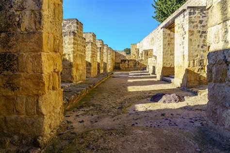 Ruinas arqueológicas de la antigua ciudad árabe de medina azahara