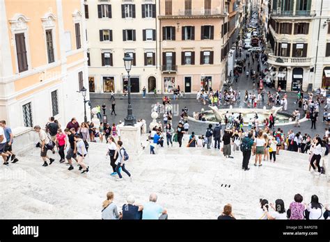 Los Pasos Españoles y la Piazza di Spagna una famosa zona de Roma y es