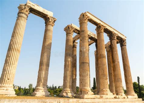 El Templo De Zeus En Atenas Grecia Foto De Archivo Imagen De Escena