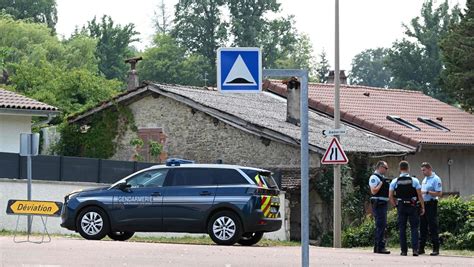 Un Homme Abattu Par Les Policiers Après Avoir Tué Cinq Membres De Sa