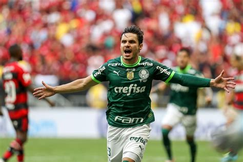 Menino e Veiga brilham Palmeiras bate Flamengo em jogaço e é campeão