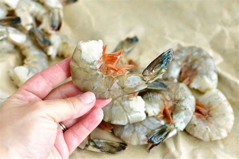 How To Peel And Devein Shrimp Learn To Easily Clean The Shrimp