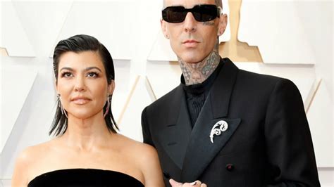 Kourtney Kardashian Und Travis Barker Teilen Erste Baby Fotos