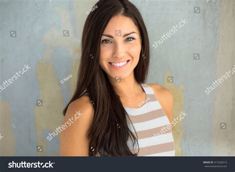 25 966 Brunette Femal Headshot Images Stock Photos Vectors