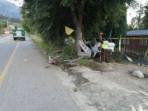 Futrono Un hombre falleció tras volcarse el vehículo que conducía