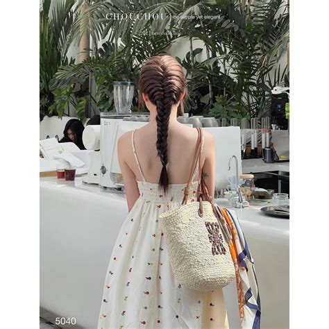 Mua ĐẦM MIDI NUDE HOẠ TIẾT HOA DÂY CỔ CHÉO NGỰC Một bé đầm xô siêu cưng luôn ạ Tôn dáng