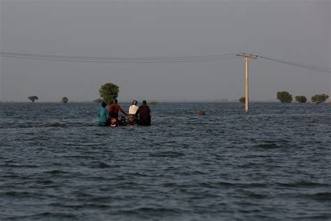 Pakistan’s floods highlight the climate-health nexus | East Asia Forum ...