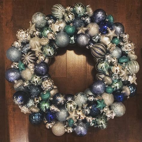 DIY Christmas Bulb Wreath