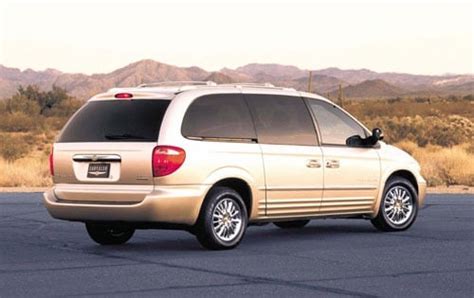 2003 Chrysler Town and Country Review & Ratings | Edmunds