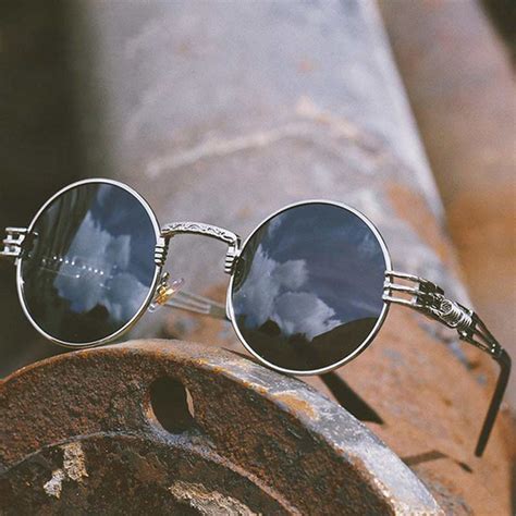 Smuggler Vintage Sunglasses For Alpha Men (Limited Edition) - Faadu