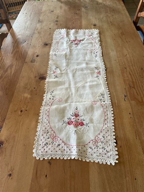 Beautiful Vintage Hand Embroidered Table Runner Etsy