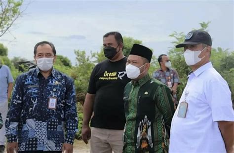 Kunjungi Kampung Perikanan Budidaya Bandeng Bupati Gresik Dampingi