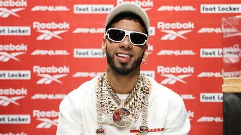 Anuel AA revela lo que sucedió cuando lo agarraron con un celular en la