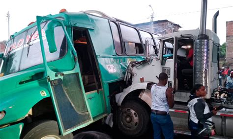 Accidente De Tránsito Deja 16 Heridos