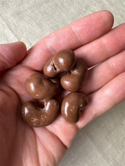 Lamontagne Milk Chocolate Cashews With Pink Himalayan Salt Review