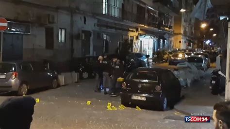 Napoli Sparatoria In Un Raid Di Camorra Sfiorata La Strage