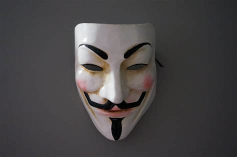 Why the Guy Fawkes Mask Became the Face of Anonymous - GreekReporter.com