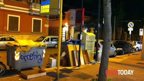 Degrado E Disservizi Rifiuti Abbandonati In Corso Alcide De Gasperi