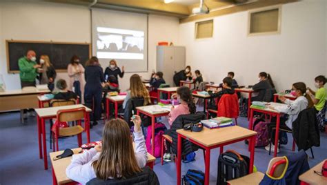 Scuola Nuove Regole Anti Covid Quarantena Solo Con 3 Positivi La