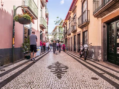 Rues Historiques De Centre De La Ville De Funchal Avec La Marche De