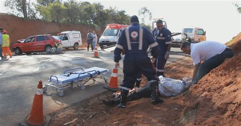 G1 Batida entre carro e caminhão deixa um ferido em rodovia de São