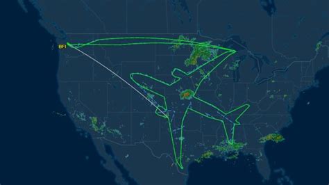 Boeing Dreamliner draws a gigantic outline of a Dreamliner | CBC News