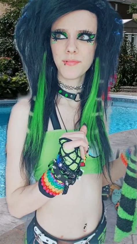 Hot Sexy Clawed Beauty Bikini Pics