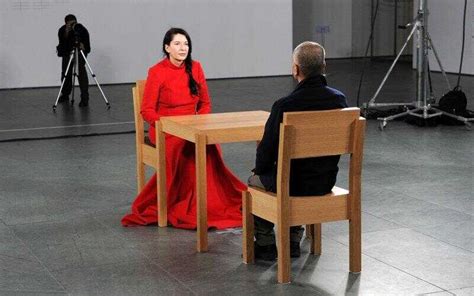 Marina Abramovi Al Moma Allarrivo Dellex Ulay Succede Qualcosa Di