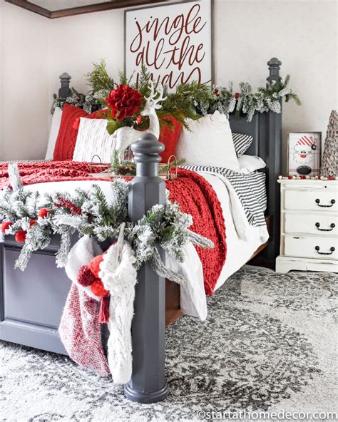 Cozy And Festive Christmas Bedroom Ideas