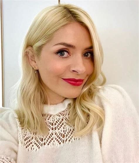 Holly Willoughby Gets Her Ears Pierced With Her Mum 75 And ‘brave Daughter Belle 11 Ok