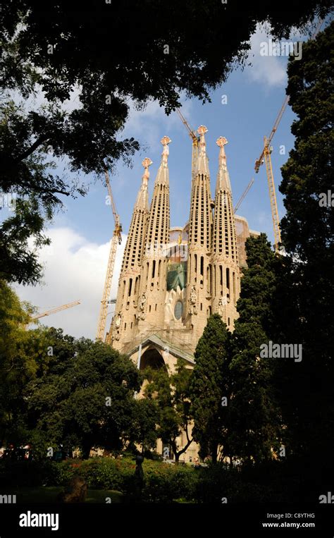 Passion Facade towers Basílica y Templo Expiatorio de la Sagrada