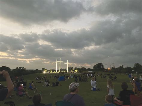 Eclipse At The Crosses Draws Crowds The Gatesville Messenger