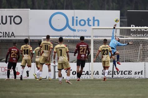 Doppia Seduta Di Allenamento Per I Rossoneri Gazzetta Lucchese