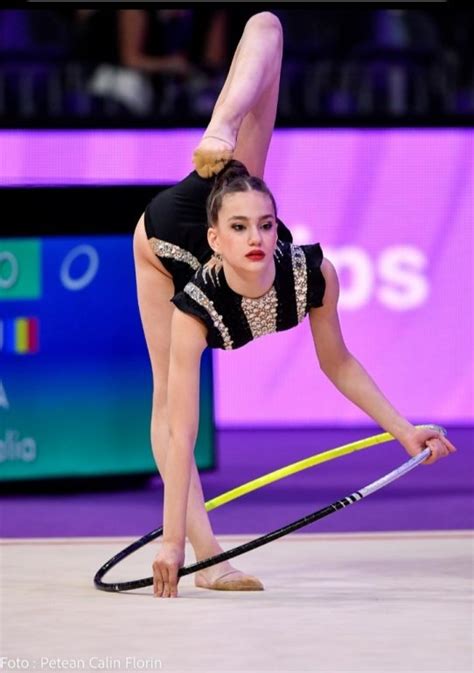 PERFORMANȚĂ REMARCABILĂ ÎN GIMNASTICA RITMICĂ DIN ROMÂNIA Bronz la