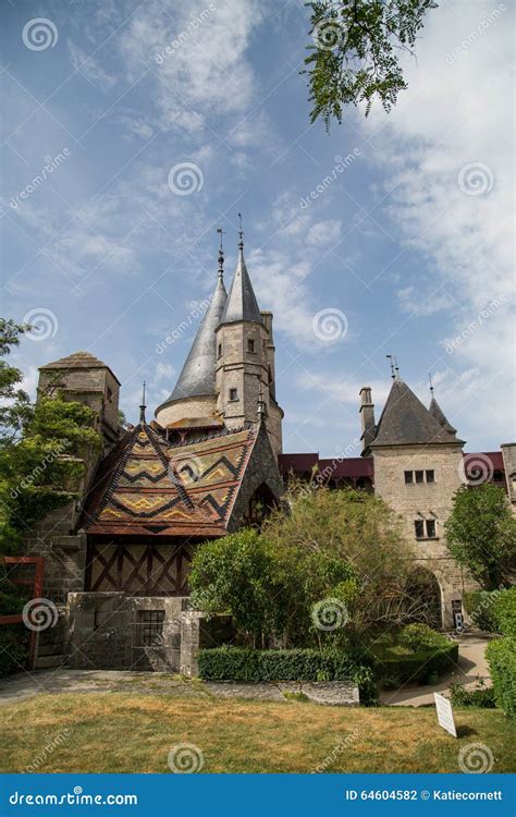 Chateau De La Rochepot Foto De Archivo Imagen De Turista