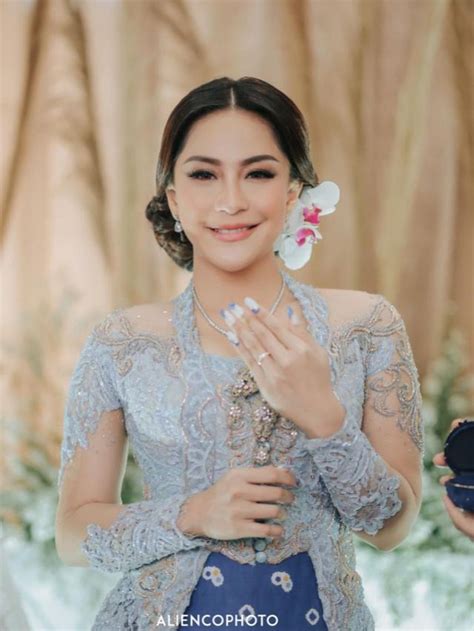 Tak Lewati Masa Pacaran Ini 6 Momen Lamaran Pedangdut Nabilla Gomes