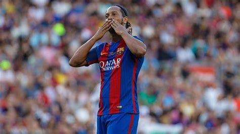 Sohn Der Brasilien Legende Ronaldinho Unterschreibt Bei Barcelona