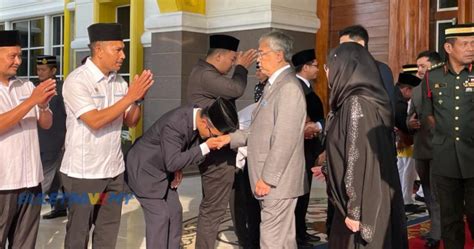 VIDEO Agong Raja Permaisuri Berangkat Tunai Haji BULETIN TV3 Malaysia