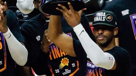 Phoenix Suns Plaatst Zich Voor Het Eerst In Bijna Dertig Jaar Voor Nba