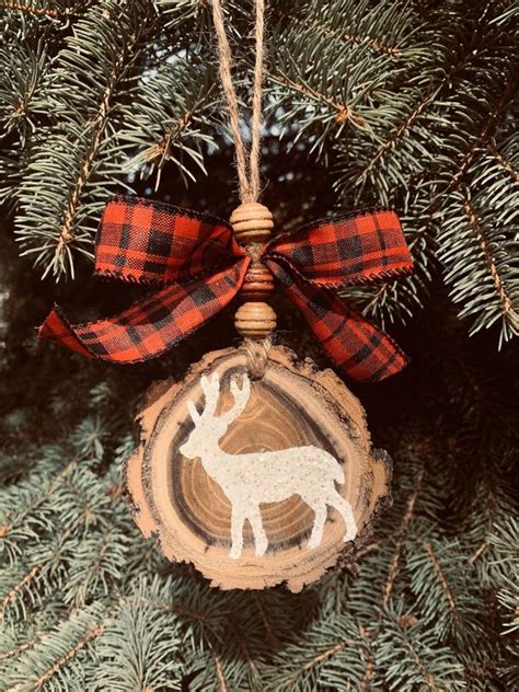 25 Wood Slice Christmas Decorations Youll Love Shelterness