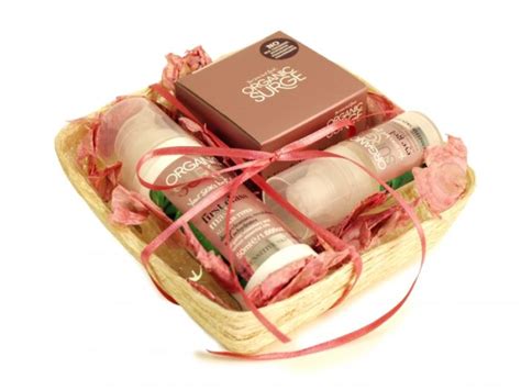 Что подарить женщине на 54 года на день рождения: варианты подарков