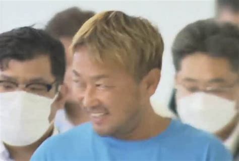 「逃げ得は許さない」執念のガーシー容疑者逮捕 「強制送還」で着の身着のまま“キャラクターtシャツ”｜fnnプライムオンライン