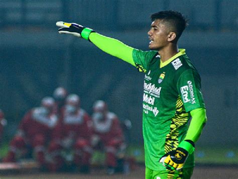 Persib Bandung Lepas Satu Kiper Begini Kata Kata Perpisahannya Buat