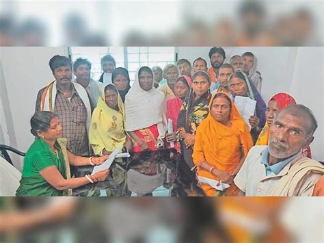 Dalit And Mahadalit Families Surrounded The Block Chief To Save The