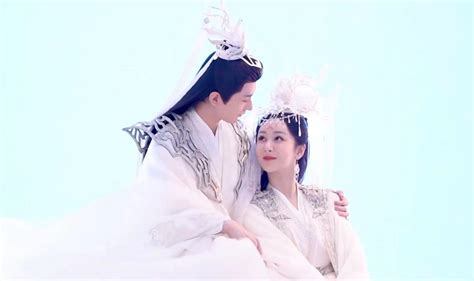 《沉香如屑》放出大婚花絮，杨紫全程花痴脸，成毅古装也太帅了 财经头条