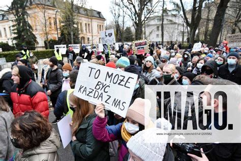 Warszawa Ani Jednej Wiecej Marsz Dla Izy Po Smierci