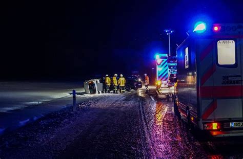 Schwerer Unfall Auf Glatter Fahrbahn